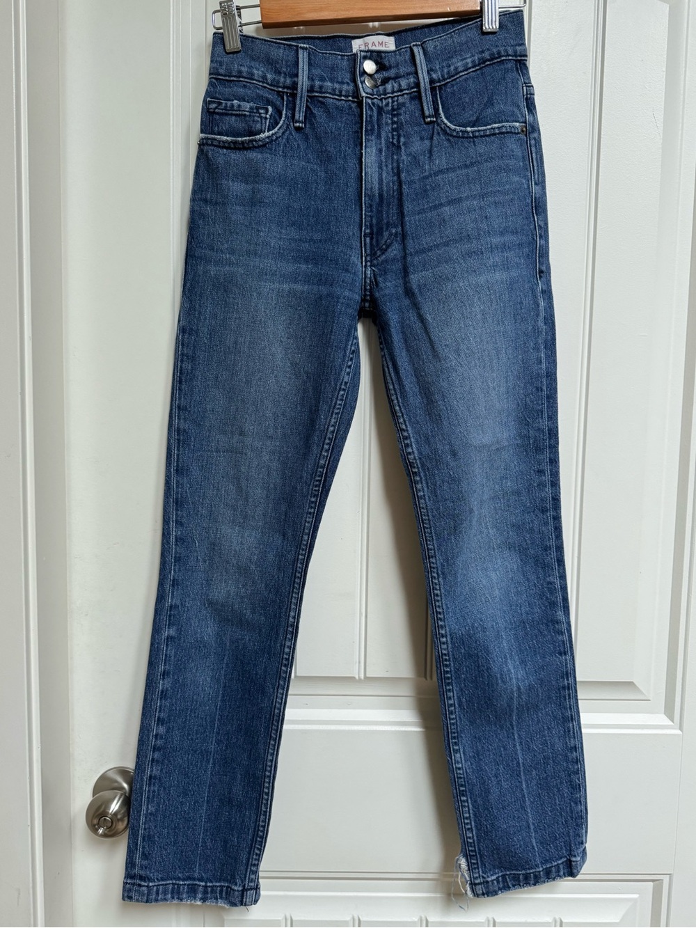 Frame Denim Heritage Le Sylvie Slender Straight Jean in “Eagle Rock”. Size 25